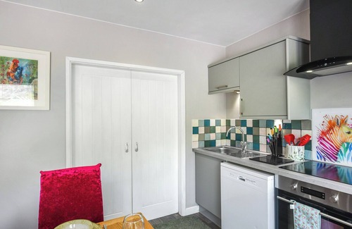 Llangarron Cabaña | Charming Studio Apartment in a Tranquil, Historic Village located near Ross-on-Wye.
