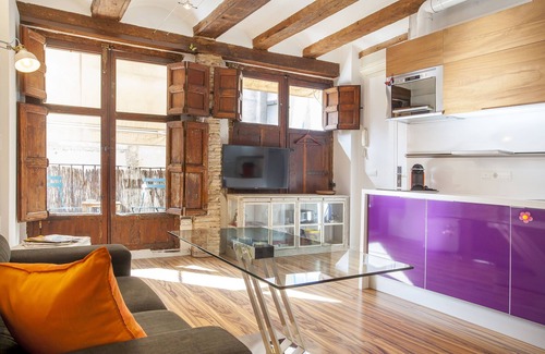 La Seu Condominio | CHARMING STUDIO AT THE CATHEDRAL. (STRICTLY TWO PEOPLE)