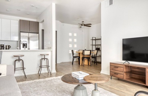 Studio City Apartamento | Charming Studio City 1BR w/ Gym, Pool & W/D, near TJ & WF, by Blueground