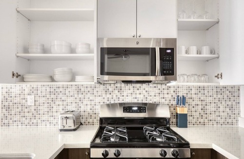 Studio City Apartamento | Charming Studio City 1BR w/ Gym, Pool & W/D, near TJ & WF, by Blueground