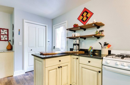 Murphy Apartamento | Charming Studio Cottage in Brasstown: Secluded Gem