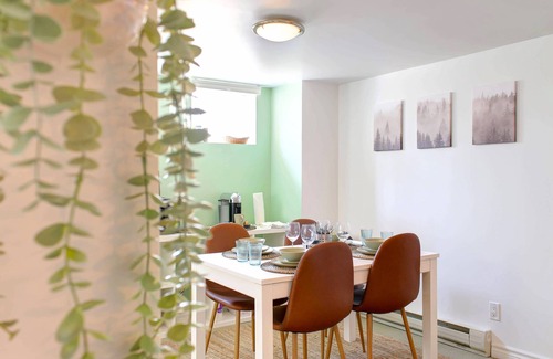 Monkland Village Apartamento | Charming Studio facing Park NDG ♥ WiFi+Kitchenette