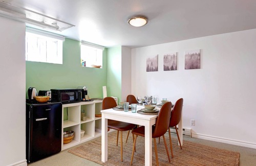 Monkland Village Apartamento | Charming Studio facing Park NDG ♥ WiFi+Kitchenette