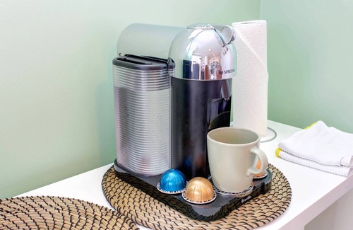 Monkland Village Apartamento | Charming Studio facing Park NDG ♥ WiFi+Kitchenette