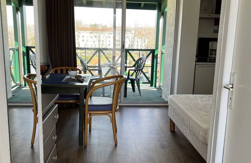 Cambo-les-Bains Apartamento | Estudio en el centro de Cambo, cerca de termas, terraza, parking, mascotas permitidas