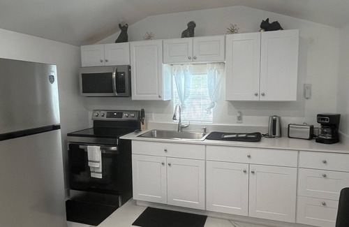 Miami Gardens Apartamento | Charming studio in welcoming Miami Gardens with AC