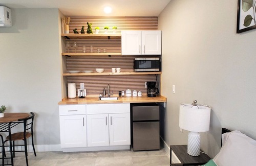 Sarasota Apartamento | Charming studio in fabulous University Pines-Sarasota