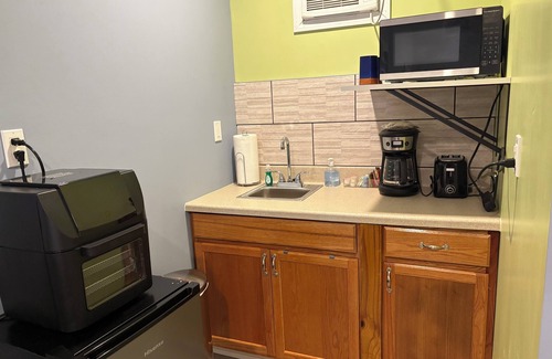 South Pensacola Apartamento | Charming studio in lovely Pensacola with AC, Wi-Fi & firestick