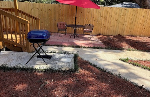 South Pensacola Apartamento | Charming studio in lovely Pensacola with AC, Wi-Fi & firestick
