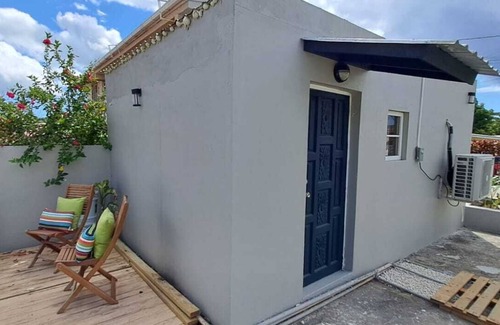Maxwell Apartamento | Charming studio in Maxwell. Walking distance to St. Lawrence Gap and Dover Beach