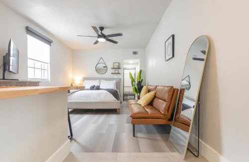 Allapattah Apartamento | Charming Studio in Miami with Parking and Patio