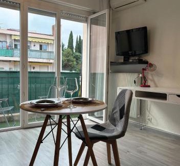 Les Baumettes Apartamento | Charming Studio in Nice 2-Min Walk to the Sea