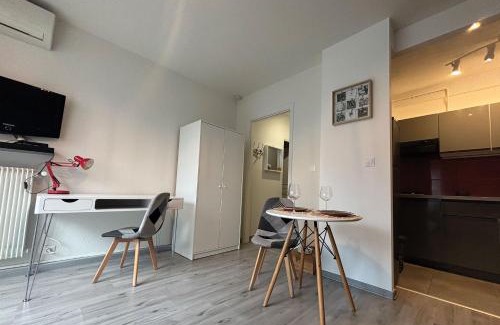 Les Baumettes Apartamento | Charming Studio in Nice 2-Min Walk to the Sea