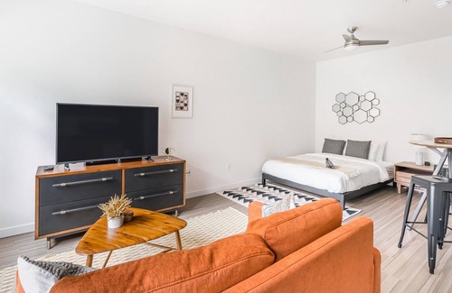 Redmond Apartamento | Charming Studio in Redmond, Rooftop + Pet-Friendly