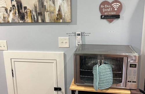 Falls Church Apartamento | Charming studio in wonderful Falls Church Park with WiFi, AC