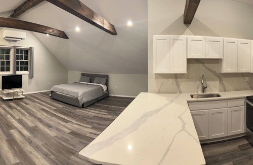 North Salem Apartamento | Charming studio in tranquil North Salem with WiFi.