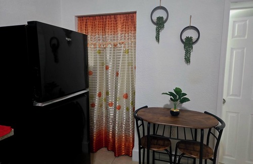Hialeah Apartamento | Charming studio ,no extra fees ,minutes from the airport.
