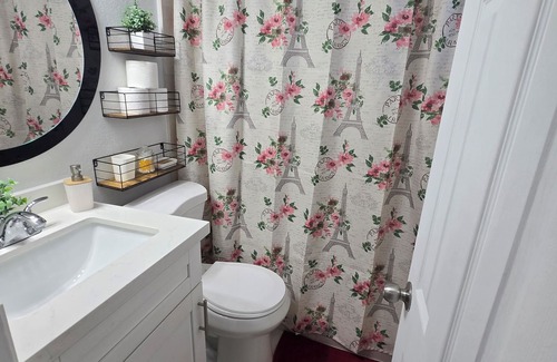 Hialeah Apartamento | Charming studio ,no extra fees ,minutes from the airport.