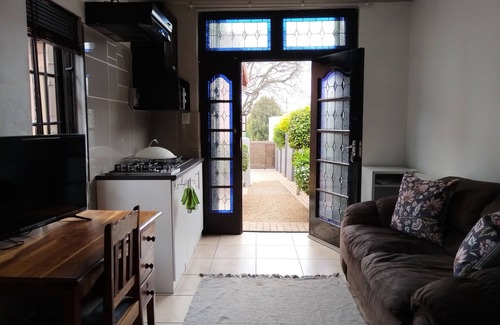 Greater Johannesburg Metropolitan Area Apartamento | Charming Studio Oasis in Kensington, Johannesburg