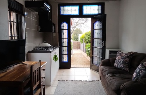 Greater Johannesburg Metropolitan Area Apartamento | Charming Studio Oasis in Kensington, Johannesburg