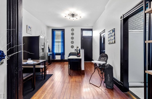 St. Louis Apartamento | Charming Studio on Cherokee Street - JZ Vacation Rentals