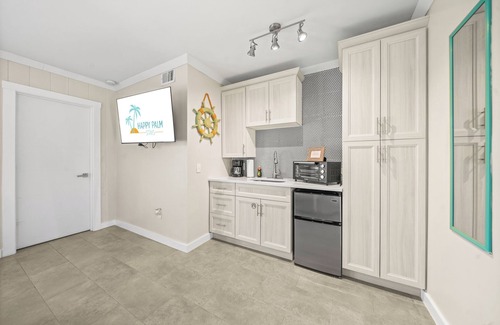 Orlando Beach Condominio | Charming Studio Suite- Steps from Private Beach Access, Fire Pit, & BBQ Grills
