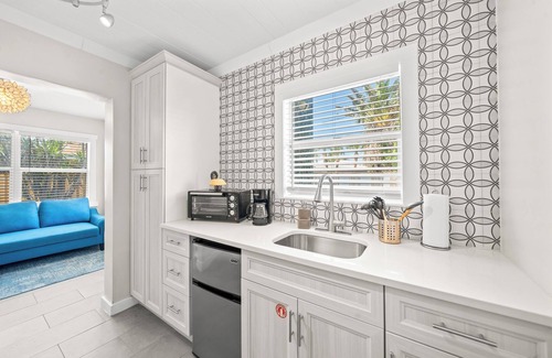 Orlando Beach Condominio | Charming Studio Suite W/ Private beach access, Fire Pit, & BBQ Grills