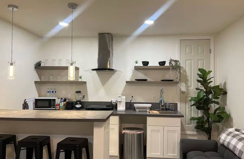 North Las Vegas Apartamento | Charming studio with WiFi and AC in brilliant Near Downtown!