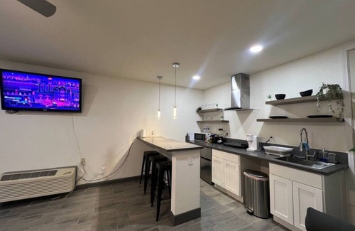 North Las Vegas Apartamento | Charming studio with WiFi and AC in brilliant Near Downtown!