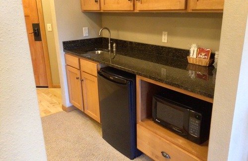 Three Lakes Apartamento | Charming Studio w/ Queen Bed & Twin Sleeper – Northernaire Resort Three Lakes WI