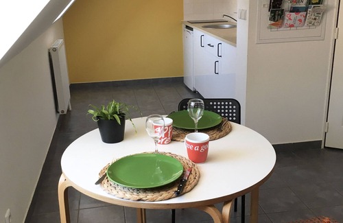 Gare-Jouvenet Apartamento | Encantador estudio con estacionamiento. Estacionamiento. Estación.