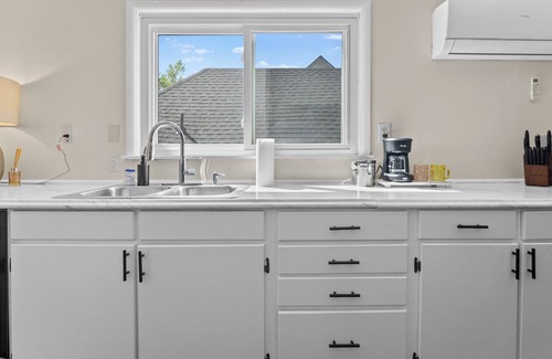Maple Ridge Apartamento | Charming studio with pool near downtown Tulsa