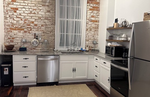 Sunshine Apartamento | Charming studio with AC & WiFi in Historic District of Plaquemine