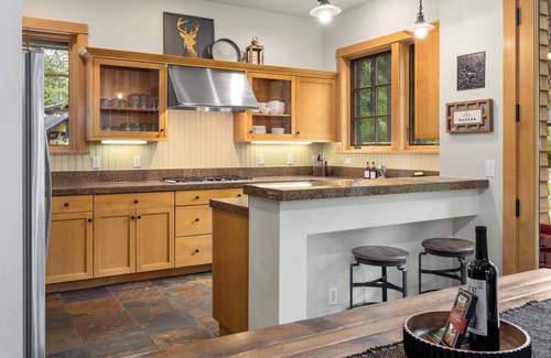 Cle Elum Cabina | Charming Suncadia Cabin w/ Game Room + Hot tub