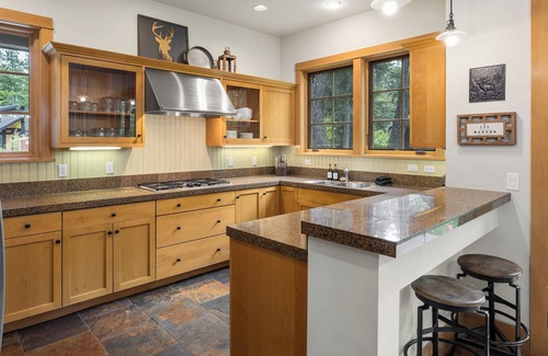 Cle Elum Cabina | Charming Suncadia Cabin w/ Game Room + Hot tub