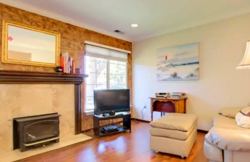 Belmont Casa | Charming, sunny, quiet 3-bed bungalow in San Carlos, strong WiFi, hot tub, BBQ.