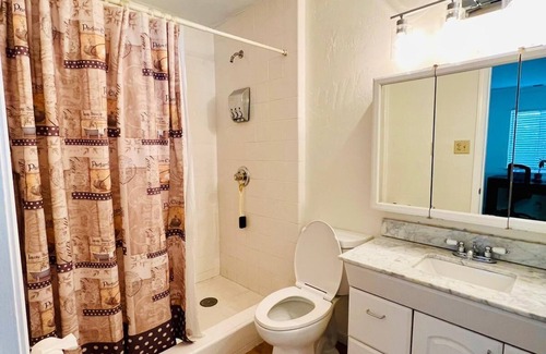 Belmont Casa | Charming, sunny, quiet 3-bed bungalow in San Carlos, strong WiFi, hot tub, BBQ.