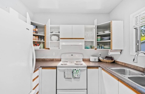 Sunnyside Casa | Charming Sunnyside Retreat | Kensington & Downtown