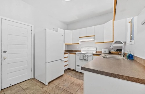 Sunnyside Casa | Charming Sunnyside Retreat | Kensington & Downtown