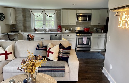 Mount Tabor Cabina | Charming, Sweet Cottage Danby Manchester, Stratton, Bromley, Dorset, Okemo