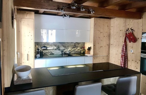 Riddes Chalet De Esquí | Encantador chalet suizo, terraza, sauna, chimenea de leña, estacionamiento, 15% de descuento skipass