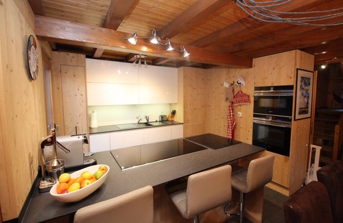 Riddes Chalet De Esquí | Encantador chalet suizo, terraza, sauna, chimenea de leña, estacionamiento, 15% de descuento skipass