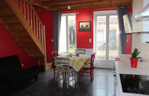 Saint-Amand-Montrond Casa | Charming town center house with garden