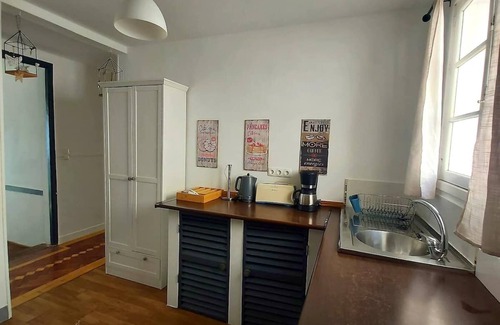 Estreito da Calheta Casa | Charming three bedroom cottage with a pretty garden and free private parking