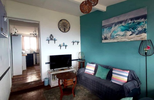 Estreito da Calheta Casa | Charming three bedroom cottage with a pretty garden and free private parking