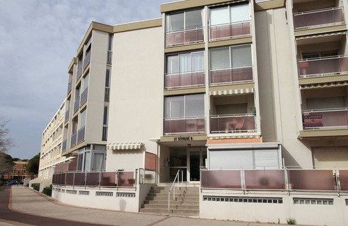 Balaruc-les-Bains Apartamento | Encantador T1 cerca de termas con aire acondicionado y logia