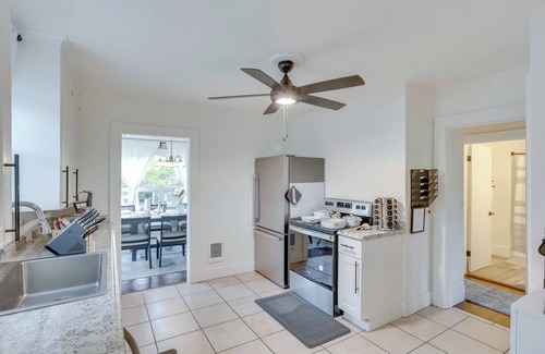 Hilltop Casa | Charming Tacoma Vacation Rental: 2 Mi to Downtown!