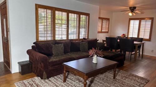 Tarzana Casa | Charming Tarzana Retreat - Cozy 3 Bedroom Home