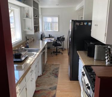 Tarzana Casa | Charming Tarzana Retreat - Cozy 3 Bedroom Home