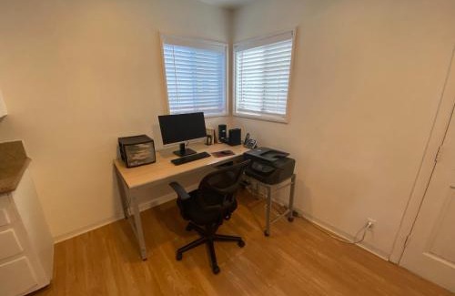 Tarzana Casa | Charming Tarzana Retreat - Cozy 3 Bedroom Home